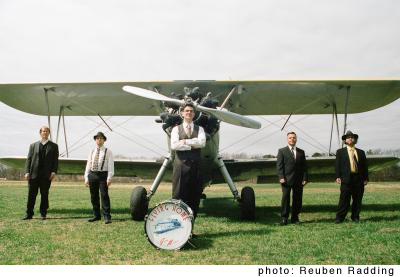 Flying Home - photo: Reuben Radding Flying Home - photo: Reuben Radding